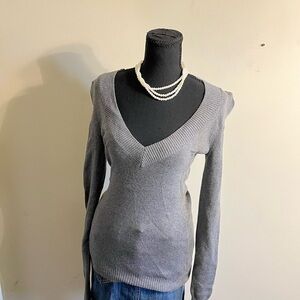 Express Women's Gray V-Neck Slim Knit Sweater